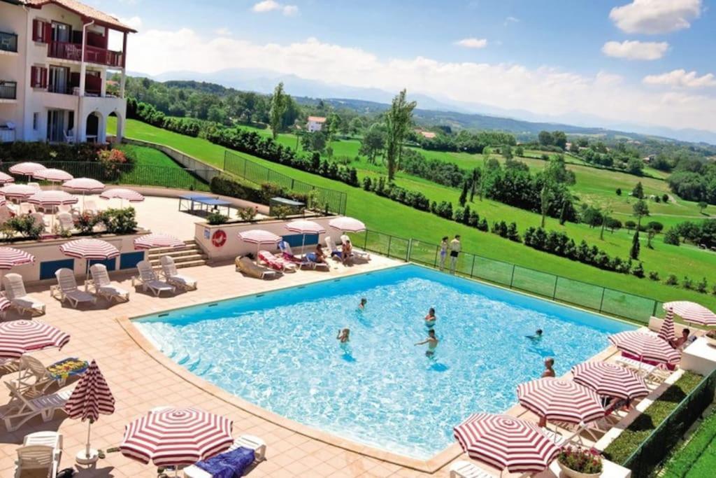 T1 Bis Avec Piscine Vue Golf Et Montagnes Apartamento Arcangues Exterior foto